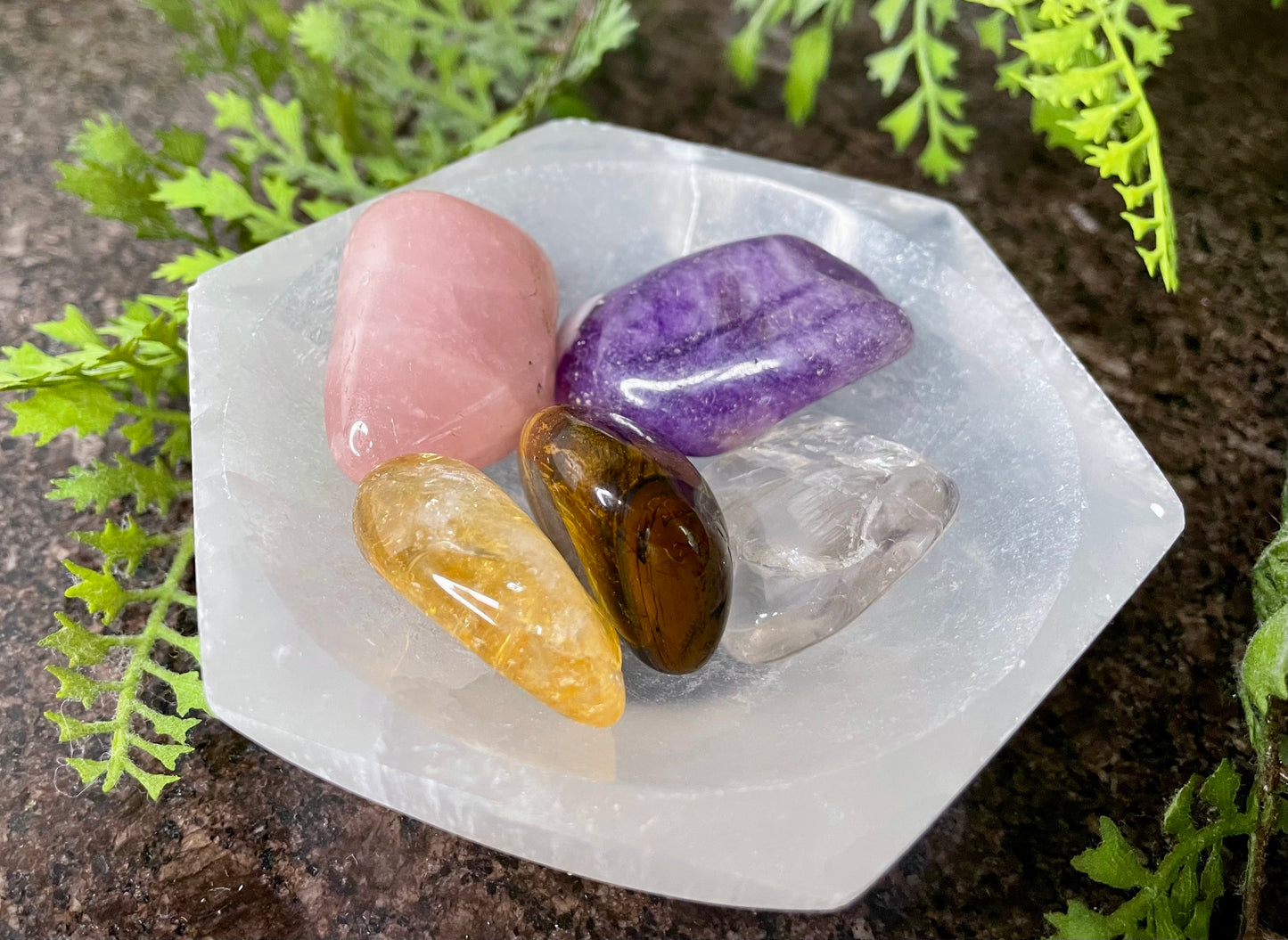 Starter Crystal Pack (Rose
Quartz, Citrine, Clear Quartz, Tigers Eye and Amethyst) with a beautiful Selenite bowl