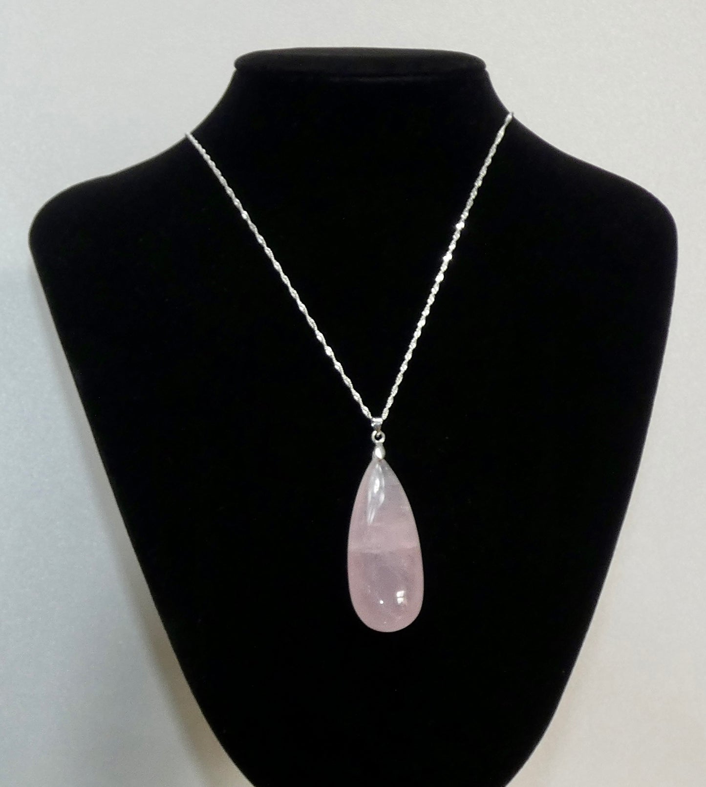 Beautiful Large Rose Quartz Drop Pendant with 18"
Sterling Silver Chain.
