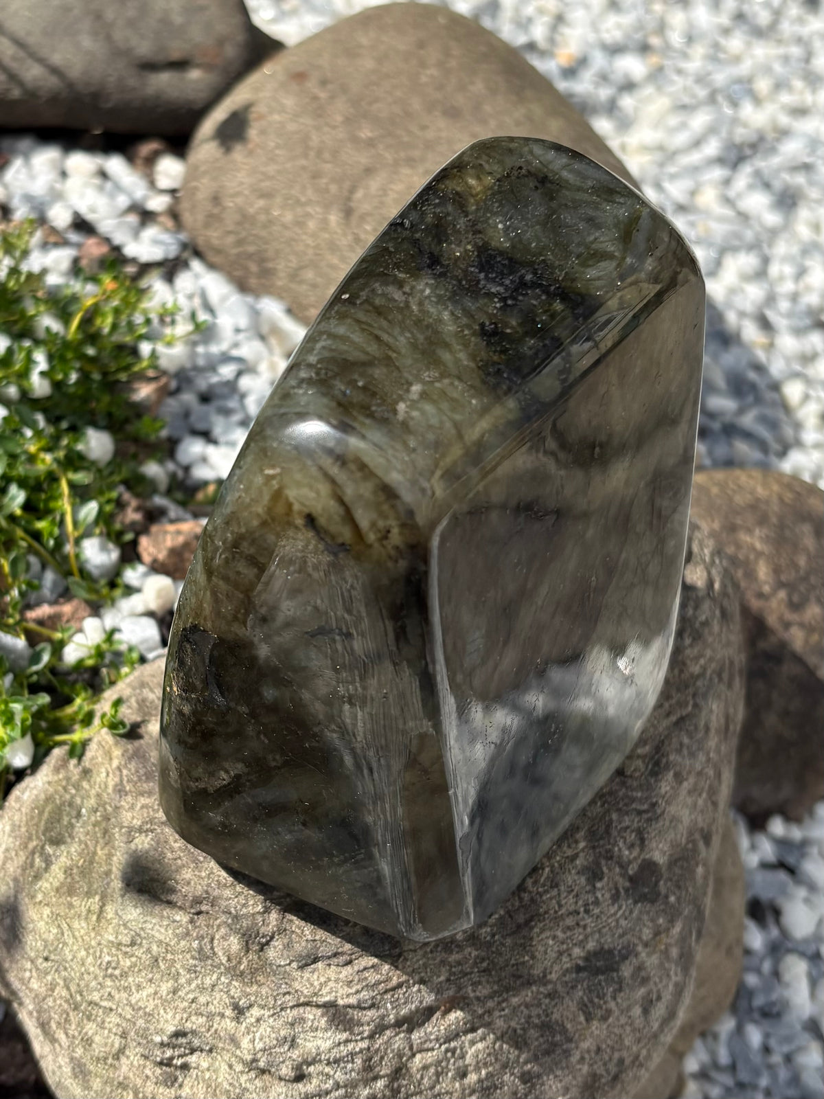 Labradorite Freeform with Blue Flash – 8 cm, 942 g