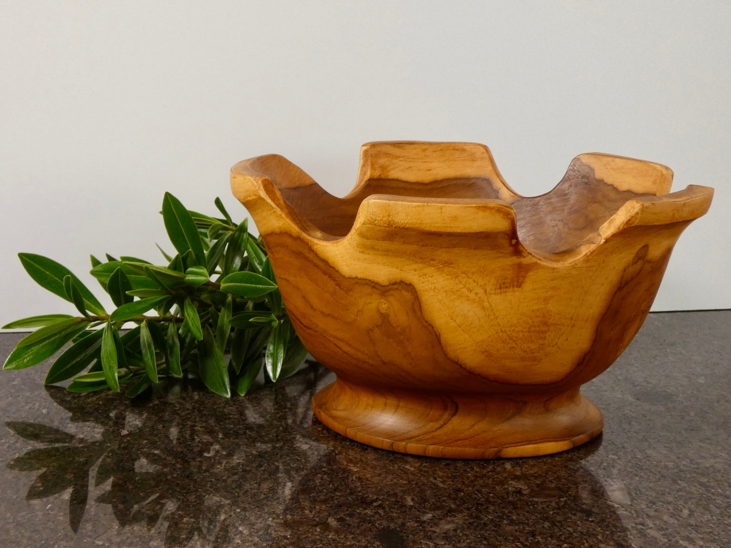 Solid Teak Wood Wavy Edge Bowl – 24cm Diameter Handcrafted Wooden Decorative Bowl, Natural Wood Home Décor