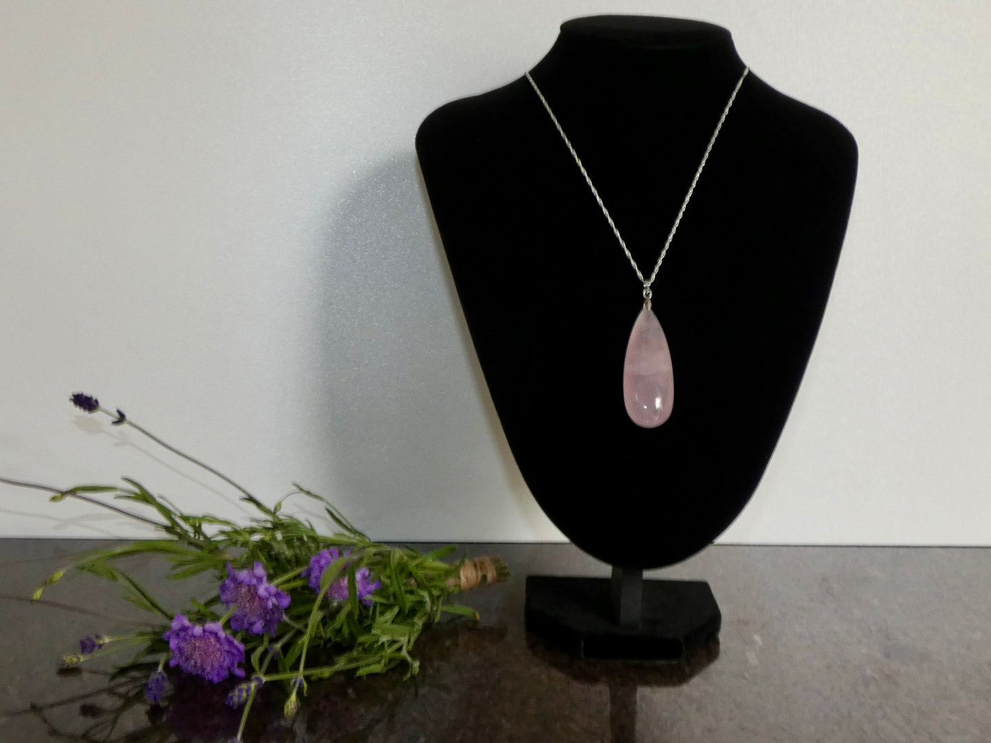 Beautiful Large Rose Quartz Drop Pendant with 18"
Sterling Silver Chain.