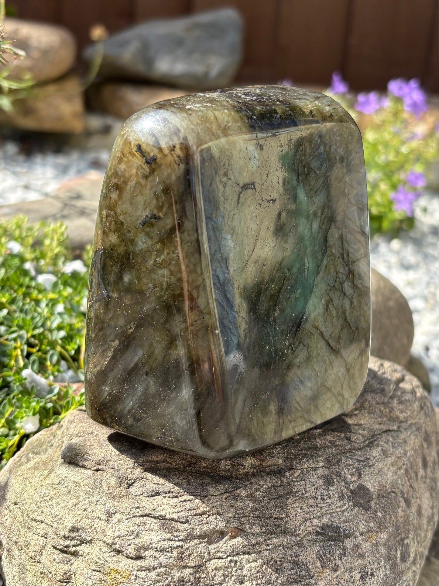 Labradorite Freeform with Blue Flash – 8 cm, 942 g
