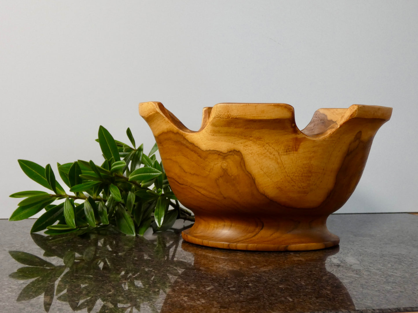Solid Teak Wood Wavy Edge Bowl – 24cm Diameter Handcrafted Wooden Decorative Bowl, Natural Wood Home Décor