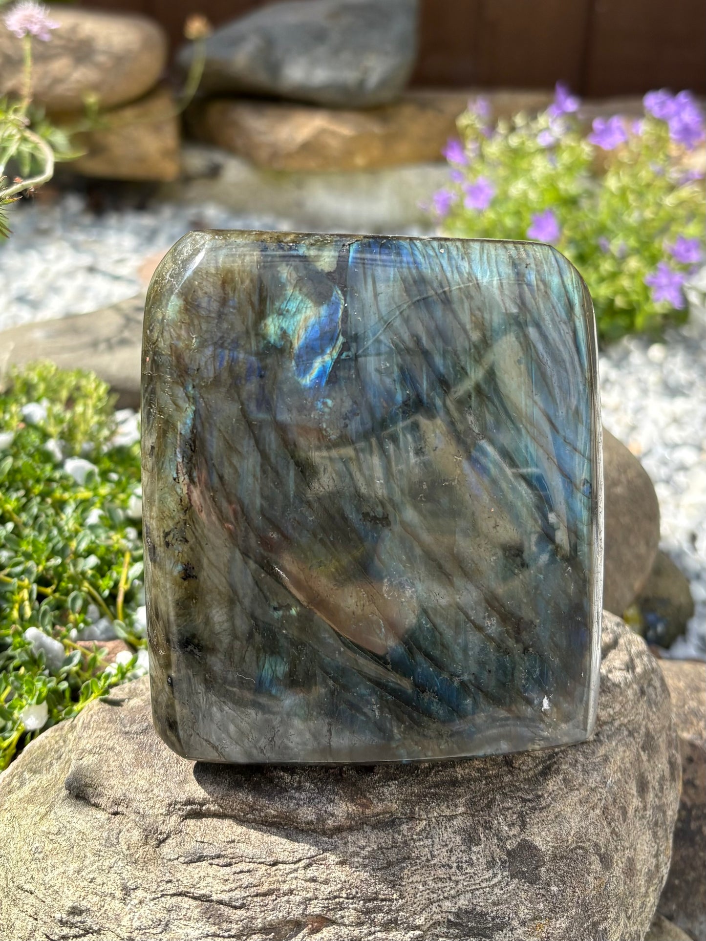 Labradorite Freeform with Blue Flash – 8 cm, 942 g