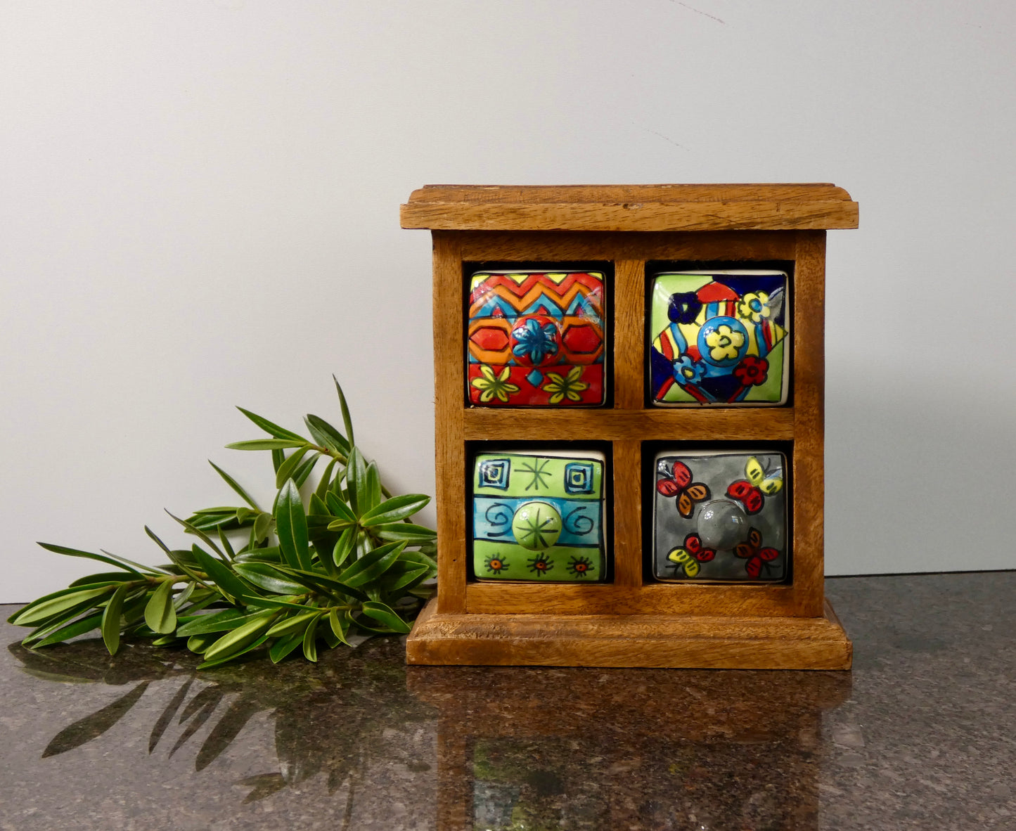 Ceramic Chest of 4 Drawers in a Solid Wood Frame