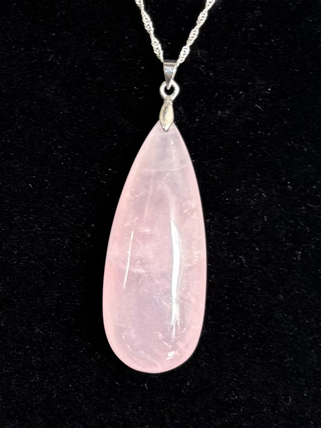 Beautiful Large Rose Quartz Drop Pendant with 18"
Sterling Silver Chain.
