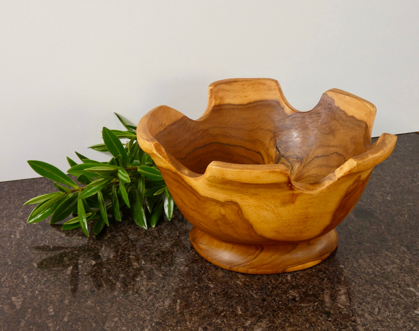 Solid Teak Wood Wavy Edge Bowl – 24cm Diameter Handcrafted Wooden Decorative Bowl, Natural Wood Home Décor