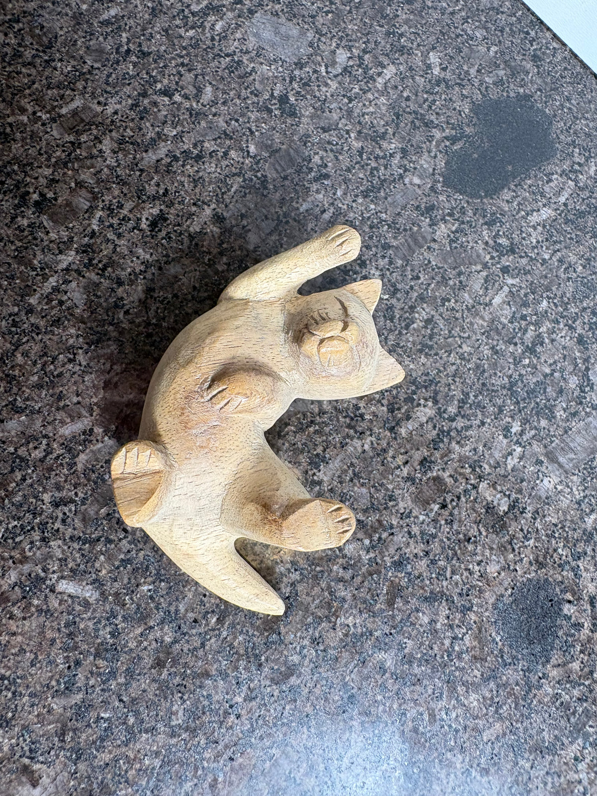 Hand Carved Wooden Cat Figurine – Playful Cat Ornament – 10cm