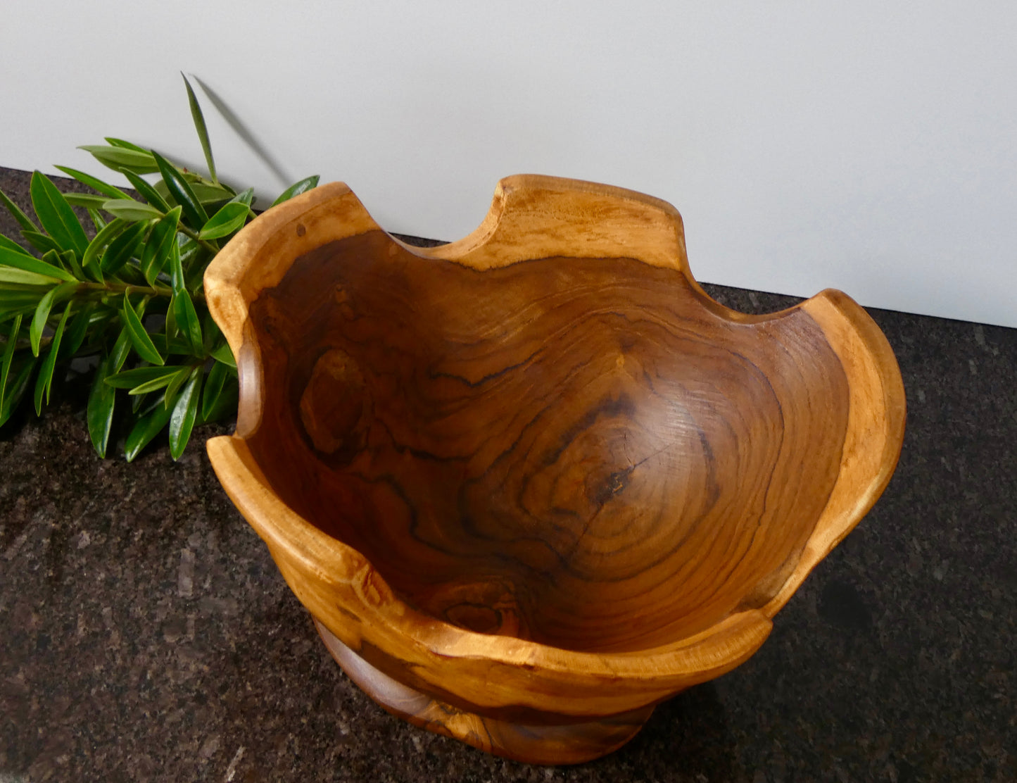 Solid Teak Wood Wavy Edge Bowl – 24cm Diameter Handcrafted Wooden Decorative Bowl, Natural Wood Home Décor