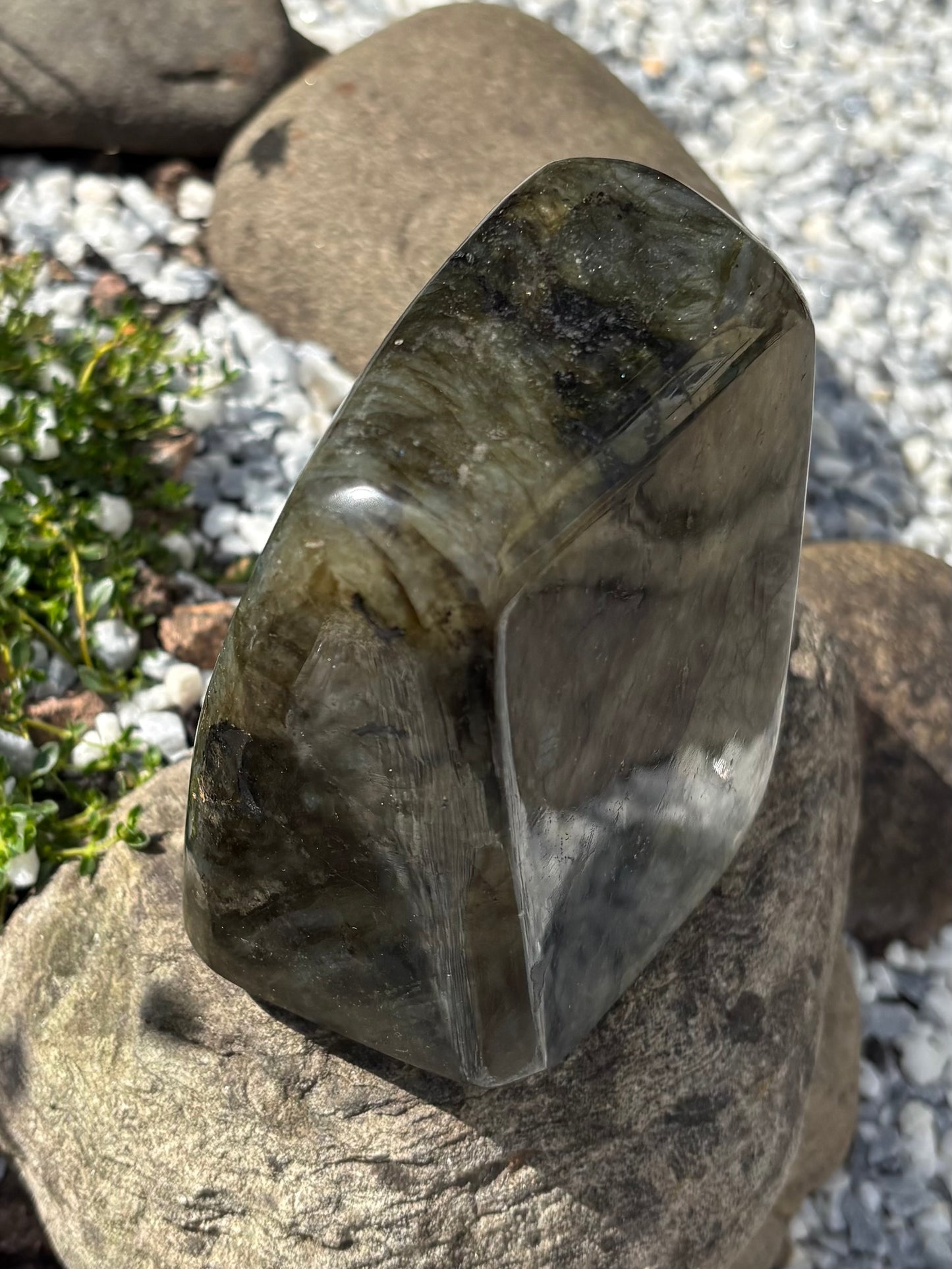 Labradorite Freeform with Blue Flash – 8 cm, 942 g